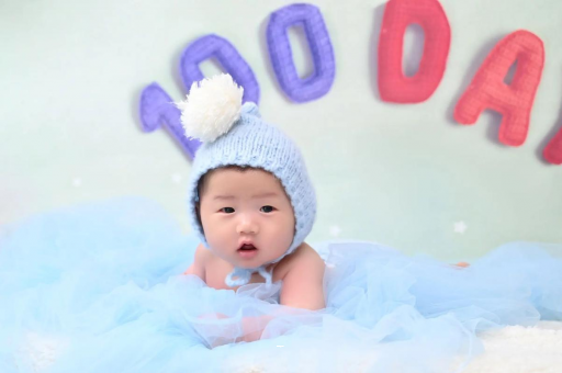 新疆宝宝喜欢搓脚